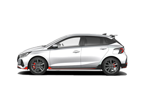 zu sehen ist ein weißer Hyundai i20 N