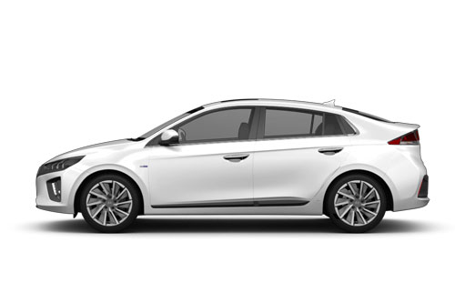 zu sehen ist ein weißer Hyundai IONIQ Elektro