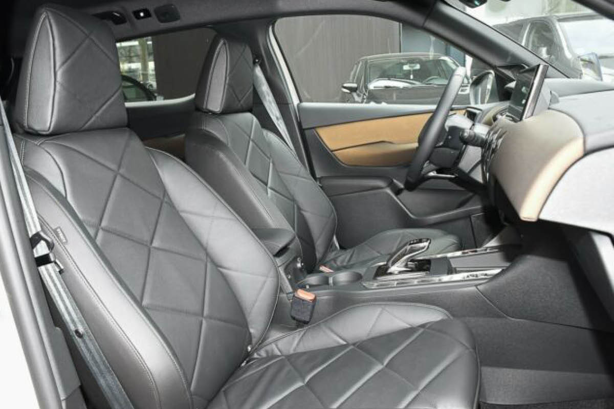 Sitze von DS3 Crossback Elektro bei DELTA Automobile