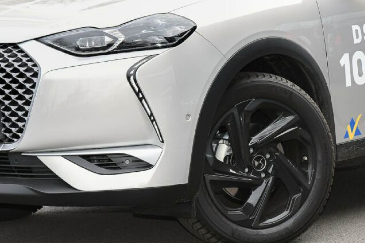 Seitenansicht von DS3 Crossback Elektro bei DELTA Automobile