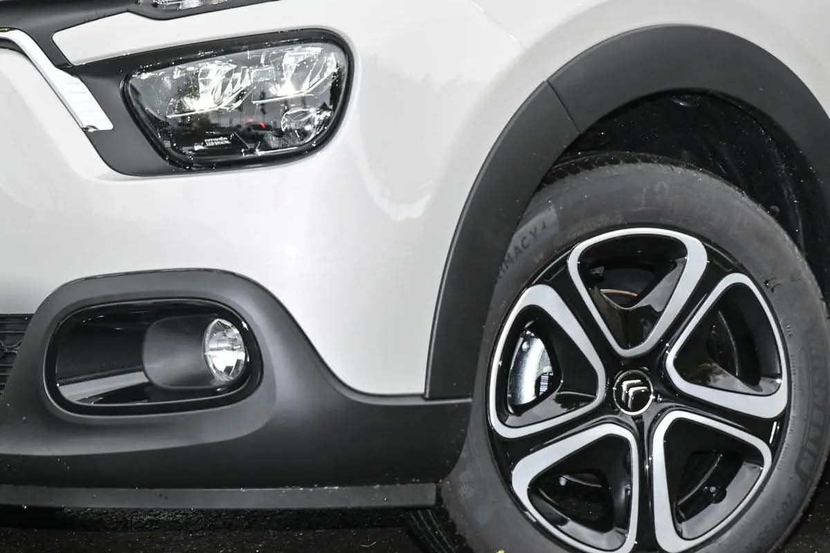 Hinteransicht von Citroen C3 Aircross bei DELTA Automobile