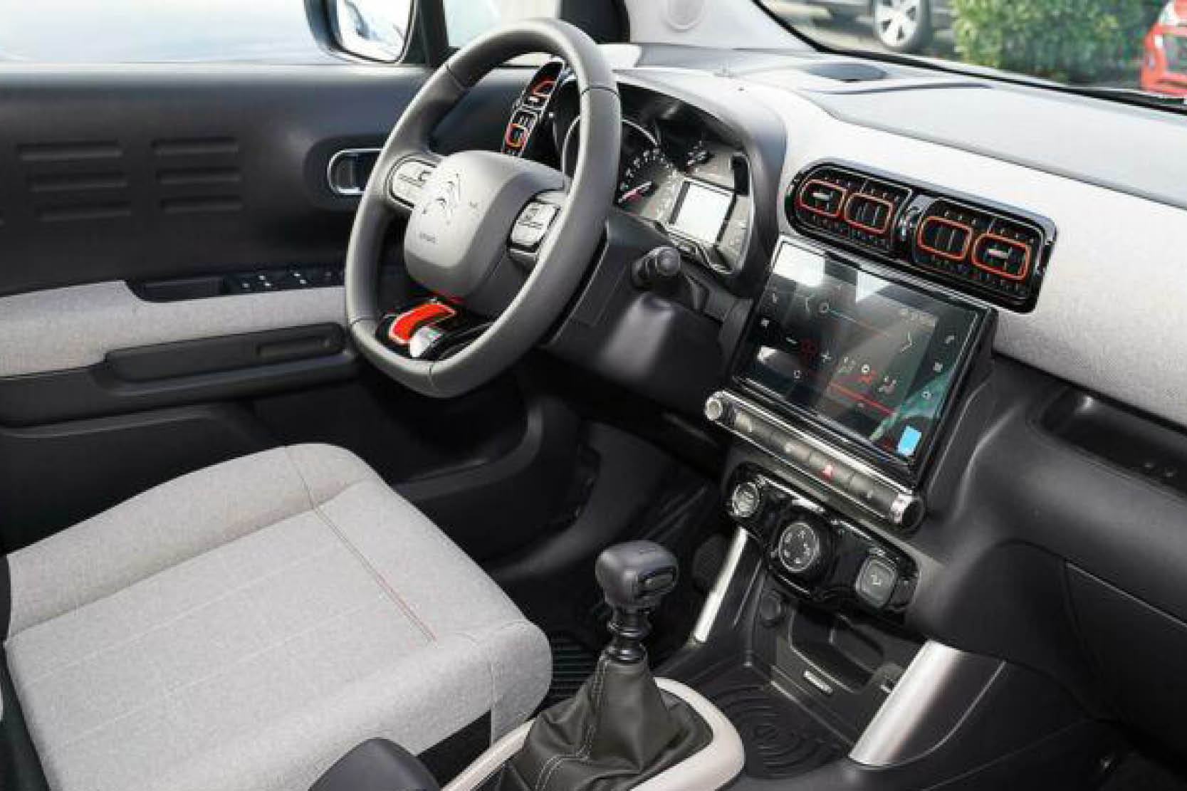 Innenansicht von einem Citroen C3 Aircross bei DELTA Automobile