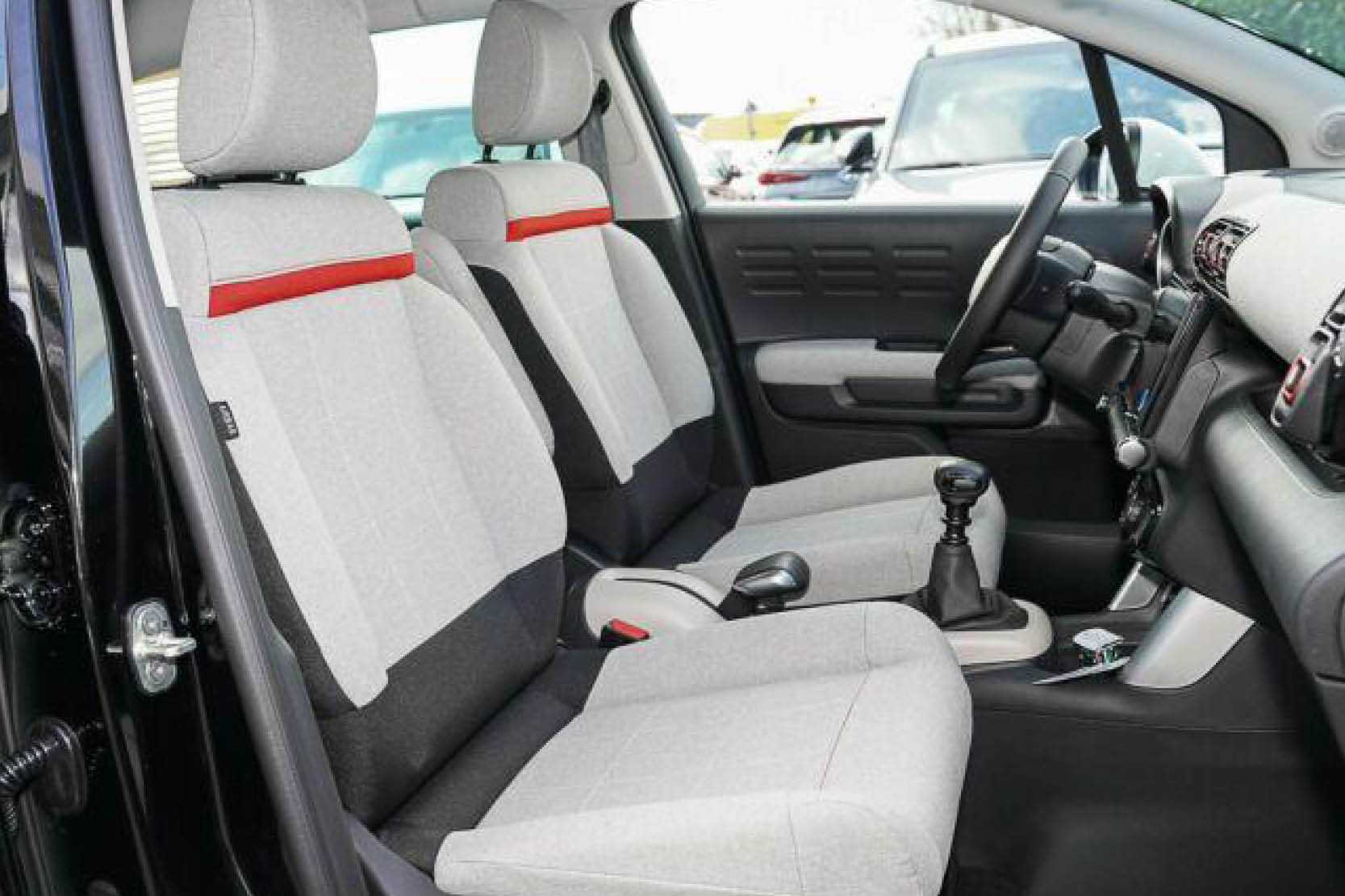 Sitze von Citroen C3 Aircross bei DELTA Automobile