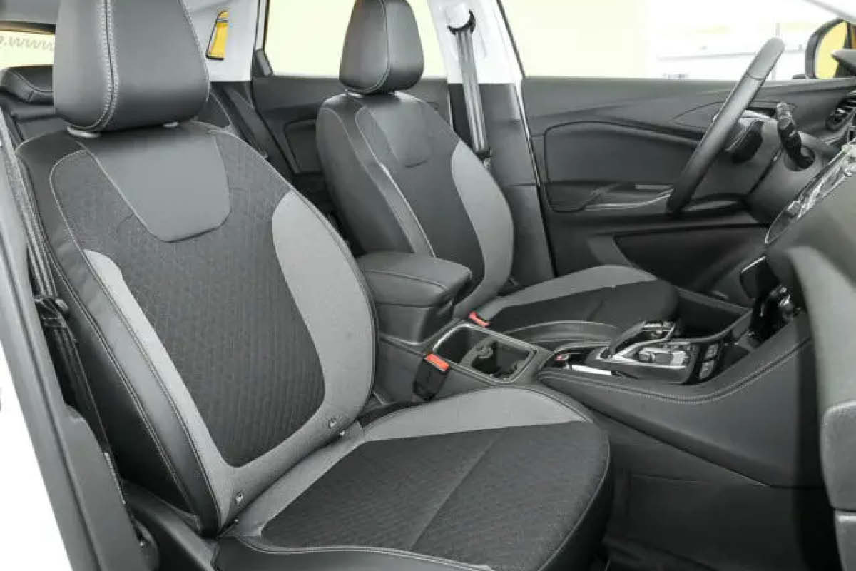 Innenansicht von einem Opel Crossland bei DELTA Automobile