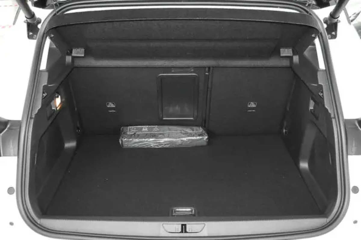 Innenansicht von einem Opel Crossland bei DELTA Automobile