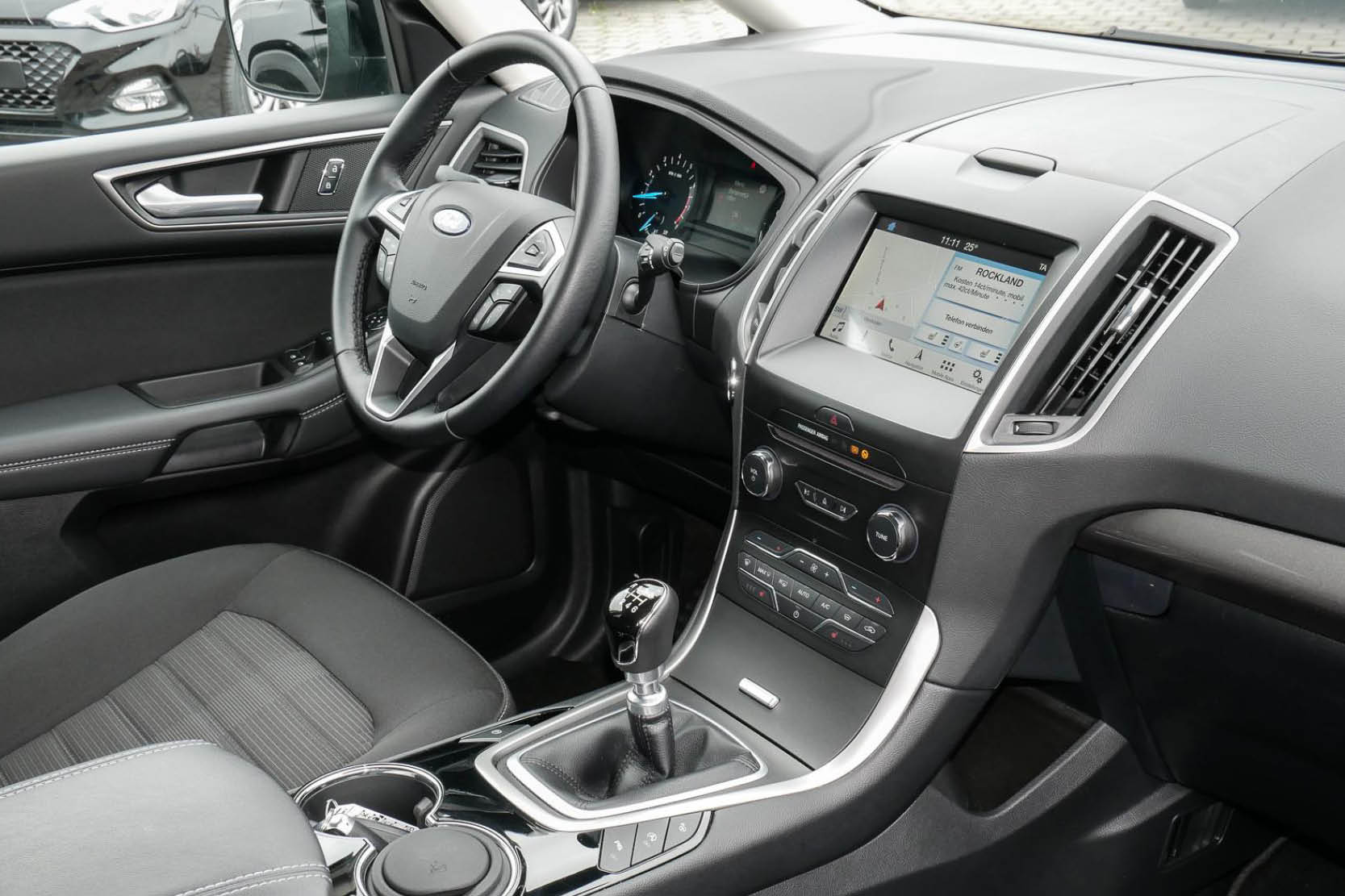 Innenansicht von einem Ford Galaxy bei DELTA Automobile