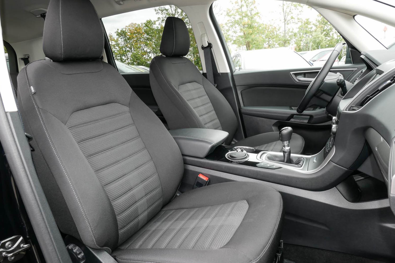 Sitze von Ford Galaxy bei DELTA Automobile