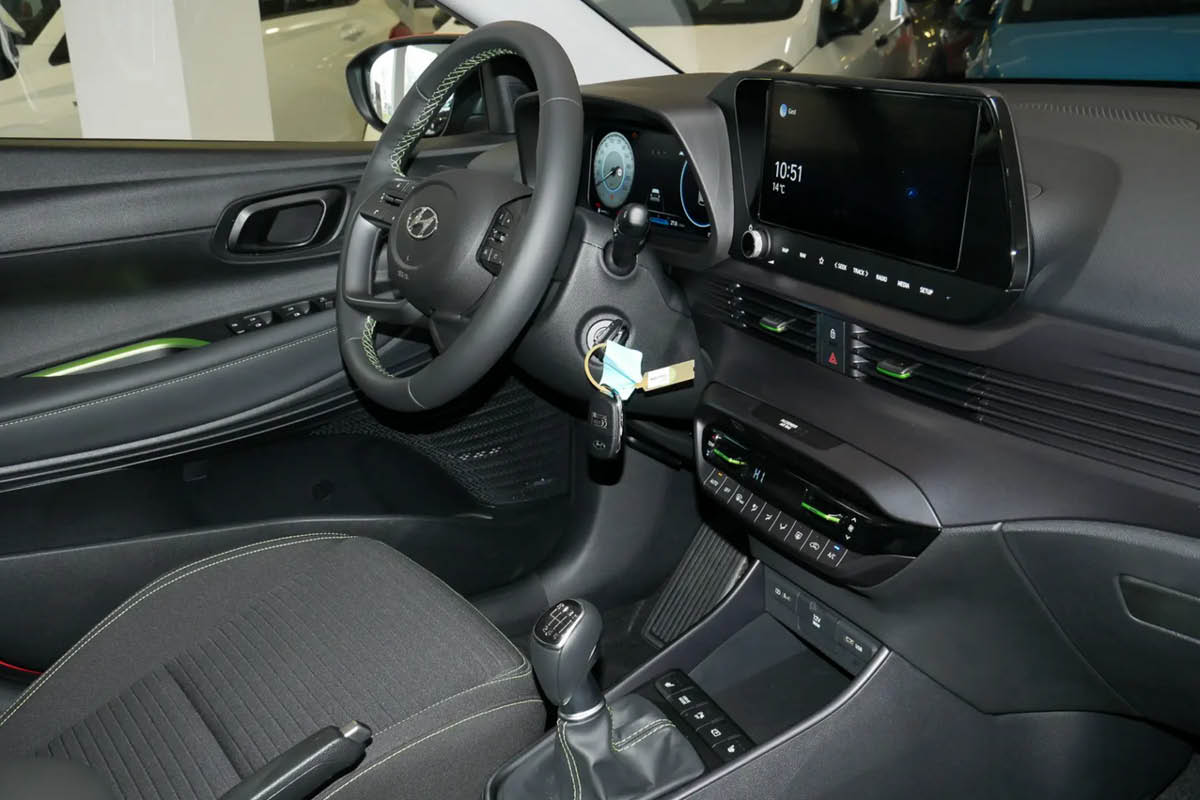 Innenansicht von einem Hyundai i20 bei DELTA Automobile