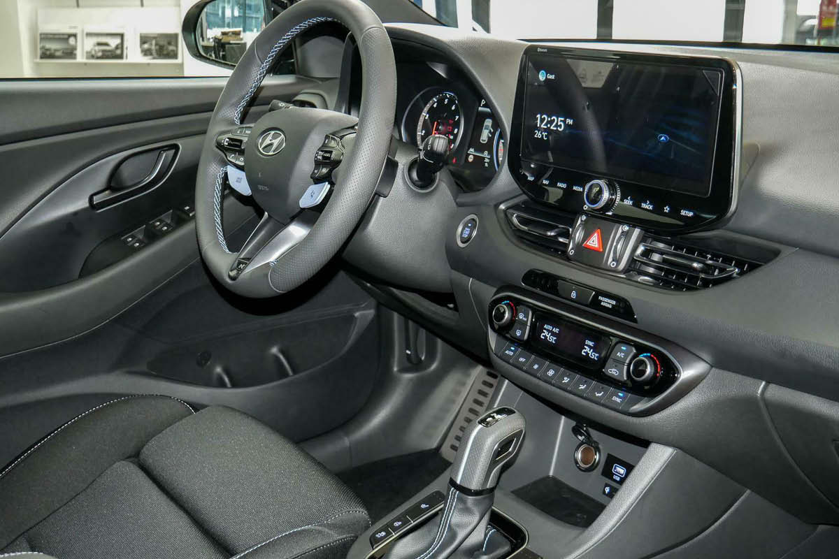 i30 N innen bei DELTA Automobile