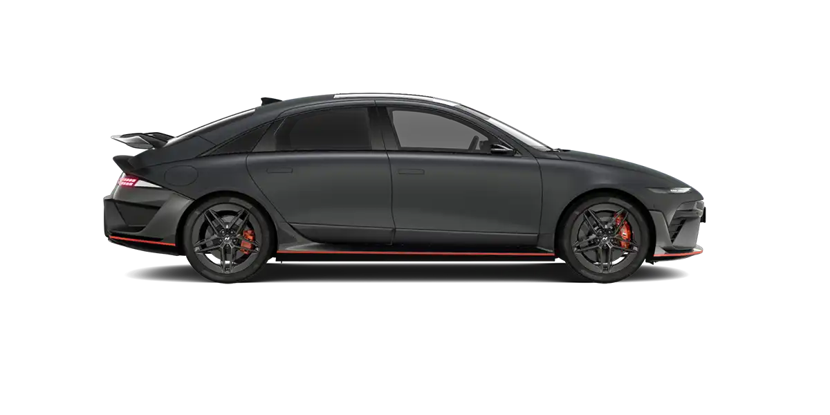 zu sehen: schwarzer ioniq 6n seitansicht