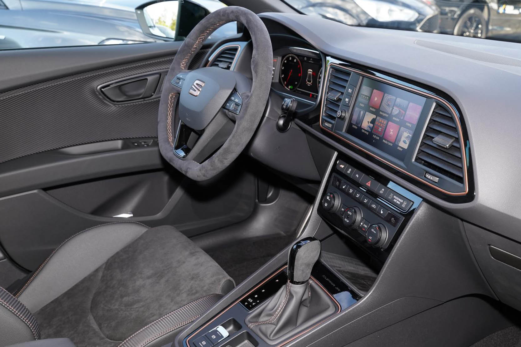 Innenansicht von einem Seat Leon bei DELTA Automobile